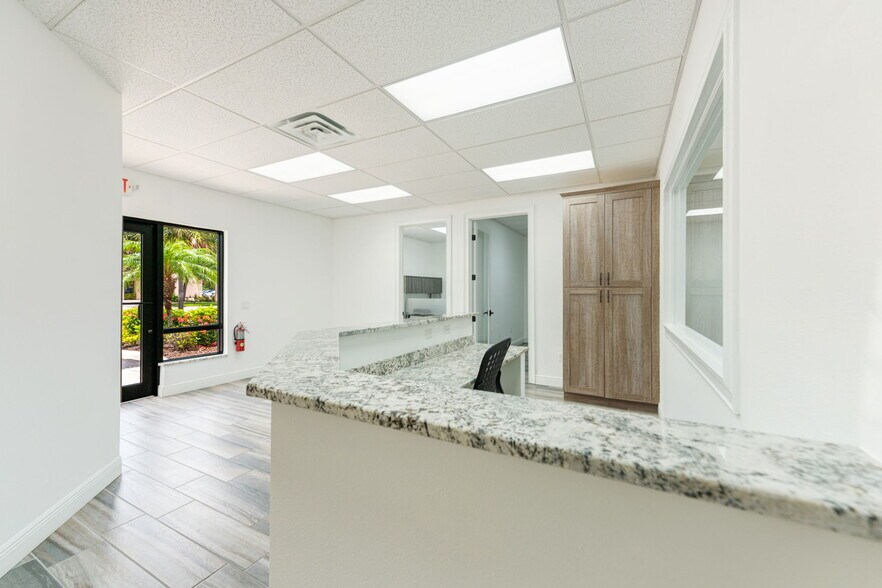 More Photos Of 3911 Golf Park Loop, Bradenton Office For Lease