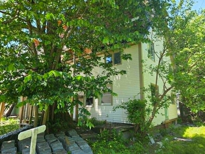 More Photos Of 33 Oak St, Brattleboro Apartments For Sale