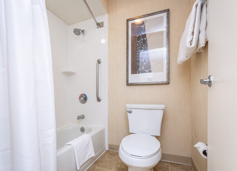 More Photos Of 1530 Howe Ave, Sacramento Hotel For Sale