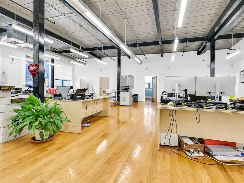 More Photos Of 100 Felton St, Waltham Light Distribution For Sale