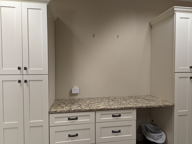 More Photos Of 800 3rd Ave, West Point Office For Sale