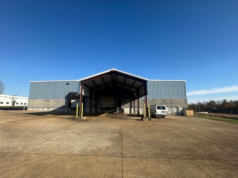 More Photos Of 151 Hanger Cir, Richmond Industrial For Sale