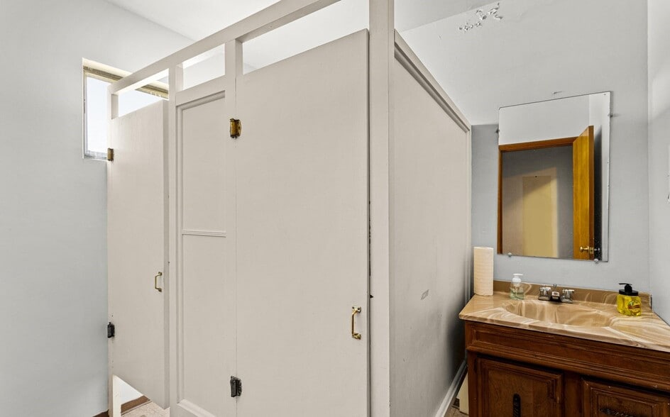 More Photos Of 720 Franklin Rd, Tieton Religious Facility For Sale