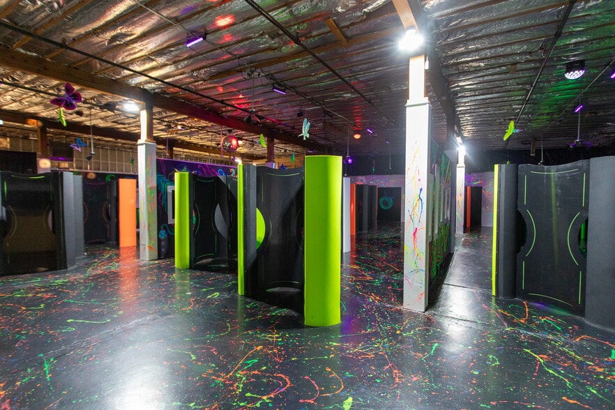 More Photos Of 901 9th St N, Great Falls Showroom For Sale