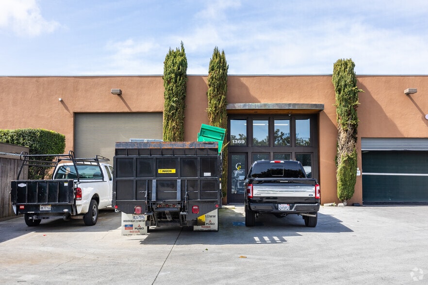 More Photos Of 1369-1373 Lowrie Ave, South San Francisco Warehouse For Sale