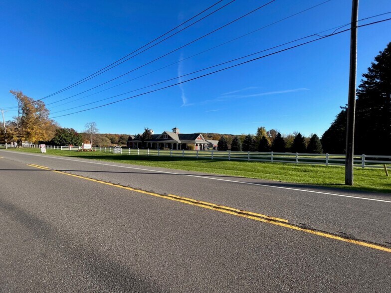 More Photos Of 6810 E Seneca Tpke, Jamesville Specialty For Sale