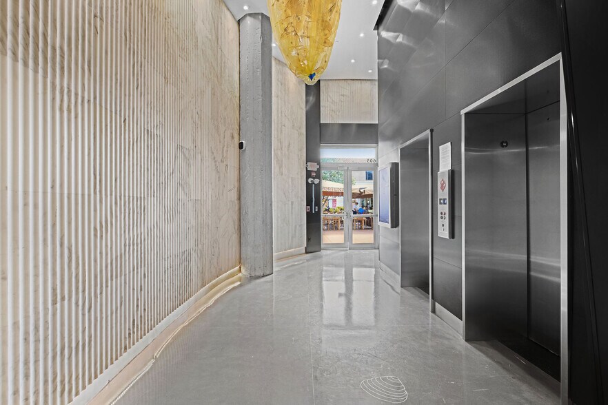 More Photos Of 605 Lincoln Rd, Miami Beach Office Residential For Sale