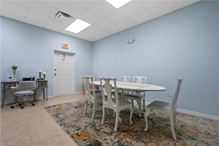 More Photos Of 4519 SE 16th Pl, Cape Coral Light Distribution For Sale