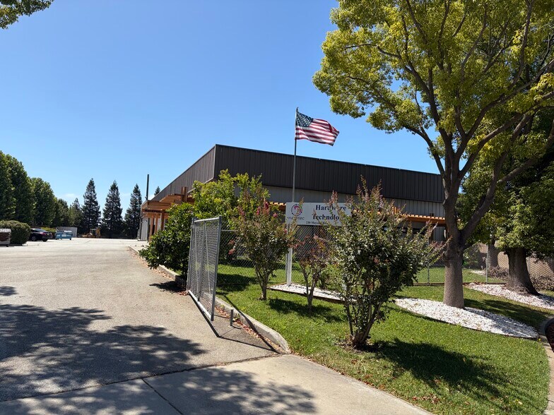 More Photos Of 230 Mayock Rd, Gilroy Warehouse For Lease