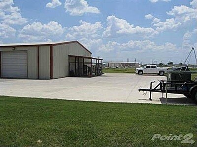 More Photos Of 207 Kimberly Dr, Cleburne Warehouse For Sale