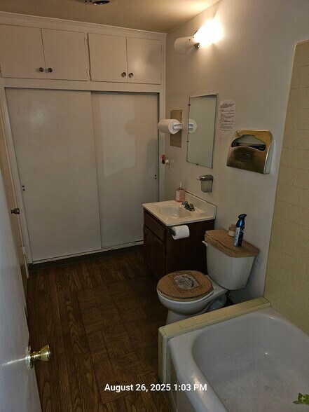 More Photos Of 2701-2703 W Manchester Blvd, Inglewood Office For Sale