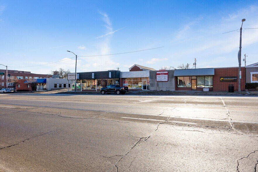 More Photos Of 1229 1st Ave SE, Cedar Rapids Office For Lease