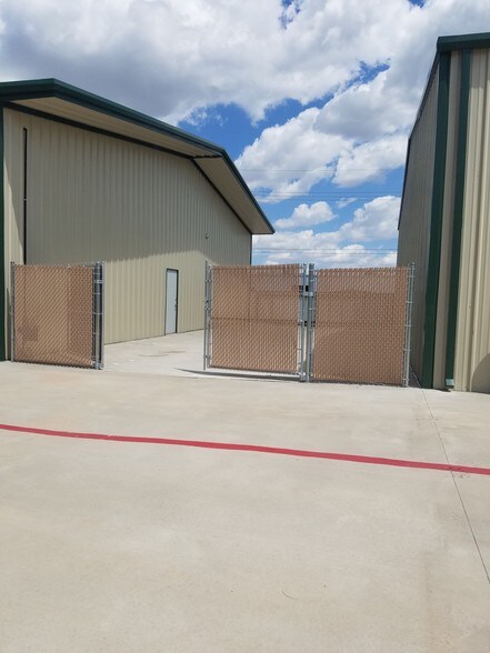 More Photos Of 4602-4616 Maverick St, Amarillo Warehouse For Lease