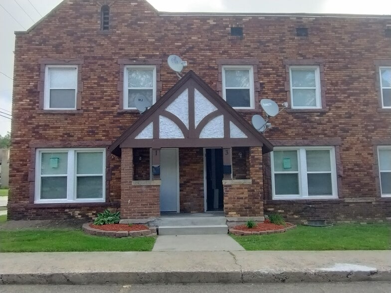 More Photos Of 25 Maynard Ct, Pontiac Apartments For Sale