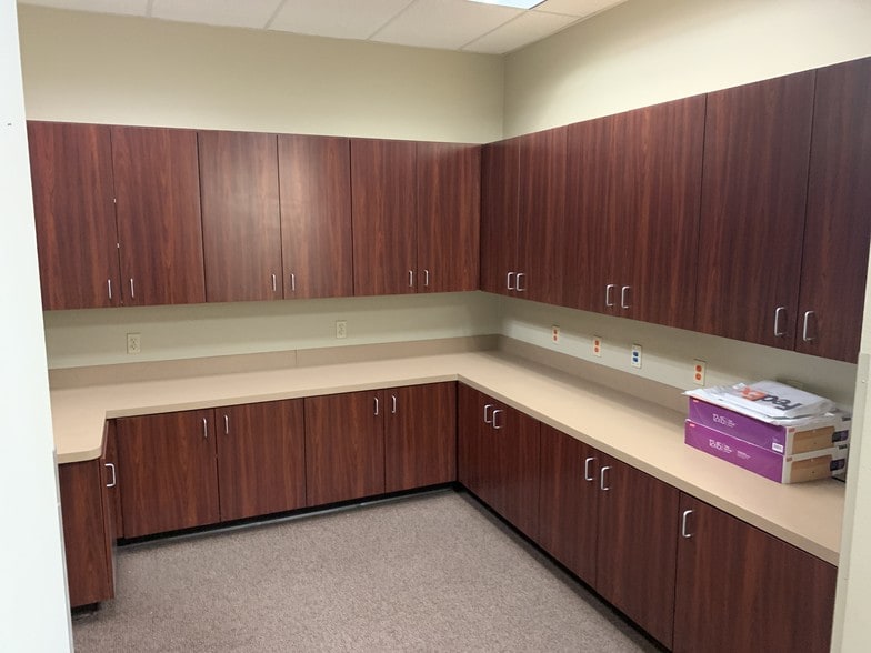 More Photos Of 444 Executive Center Blvd, El Paso Office For Lease