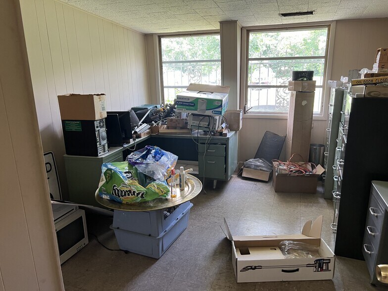 More Photos Of 125 McAdoo Creek Rd, Clarksville Warehouse For Sale