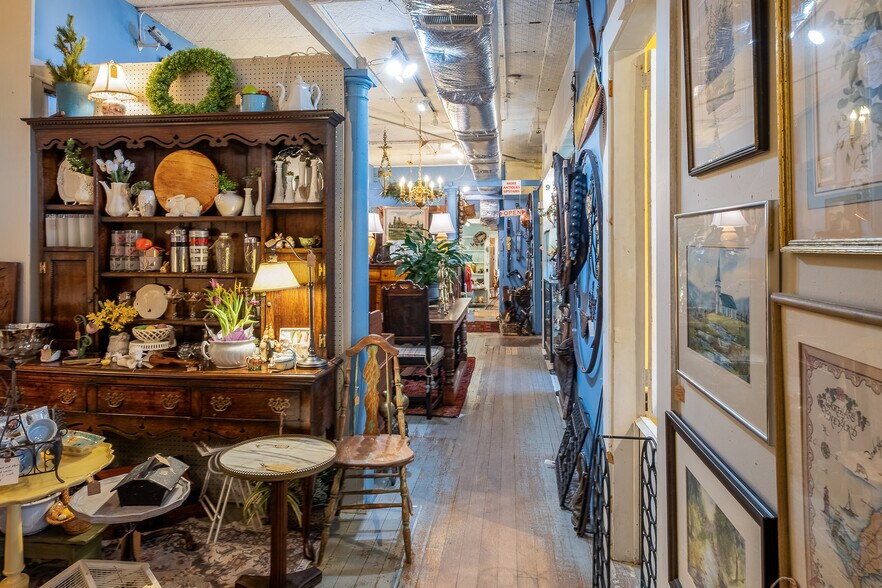 More Photos Of 3301 Franklin Ave, Millbrook General Retail For Sale