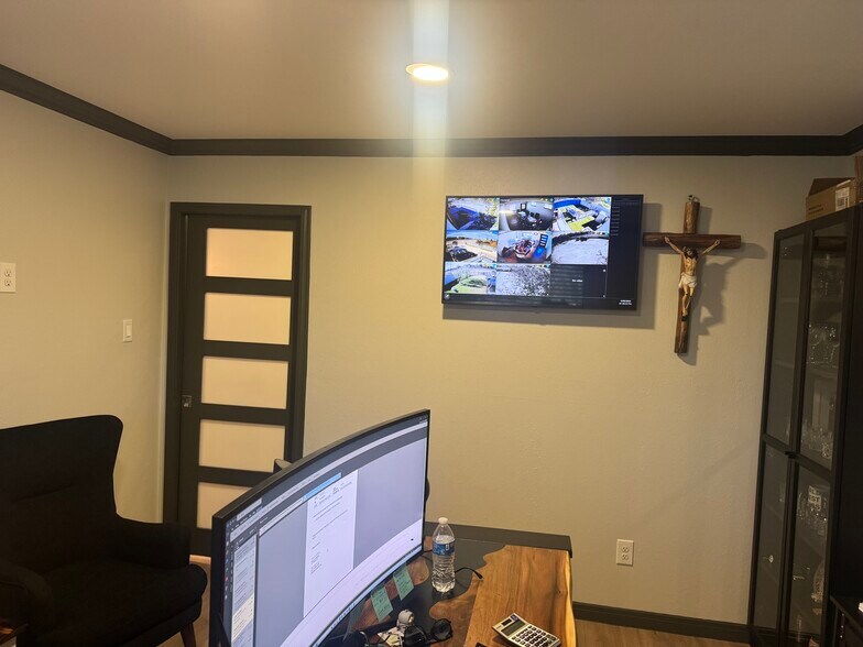 More Photos Of 12040 E Hardy Rd, Houston Office For Sale
