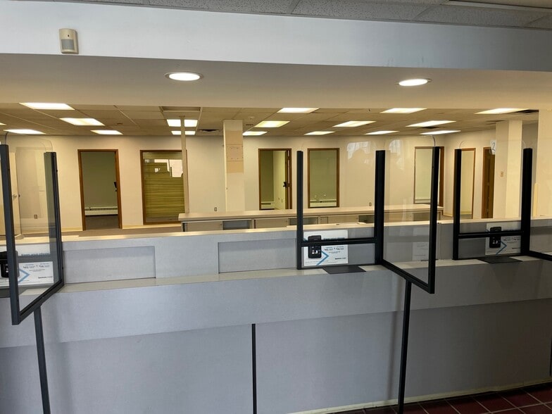 More Photos Of 1801 Elyria Ave, Lorain Office For Sale