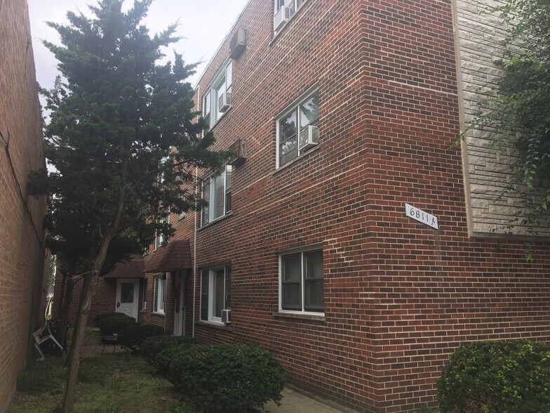 Primary Photo Of 6811 Pershing Rd, Stickney Apartments For Sale