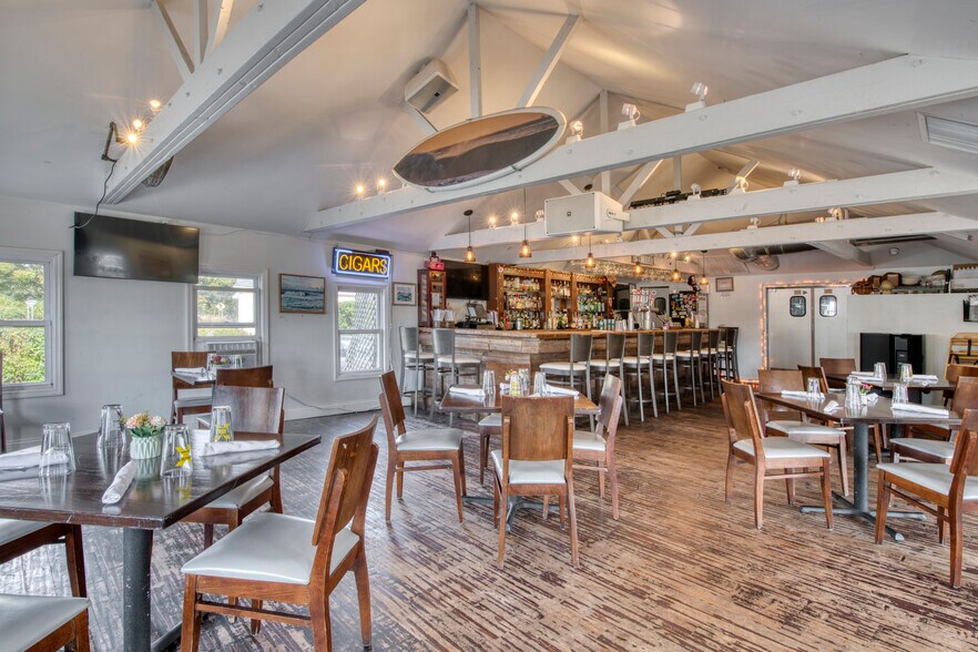 More Photos Of 63 S Euclid Ave, Montauk Restaurant For Sale