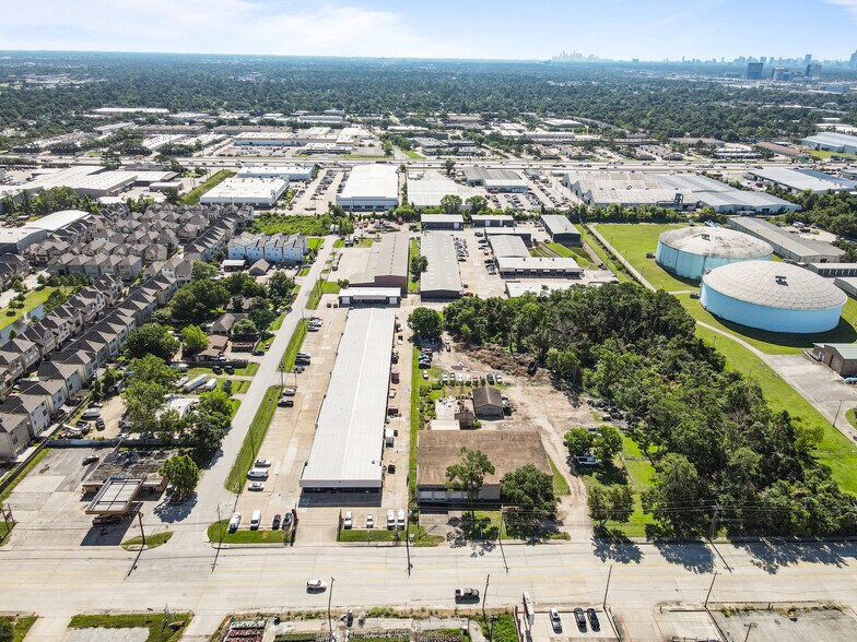 More Photos Of 1500 Brittmoore Rd, Houston Warehouse For Lease