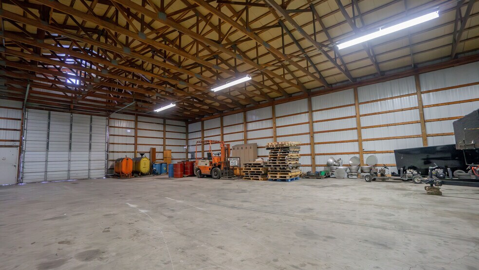 More Photos Of 1019 E Summit St, Crown Point Warehouse For Sale