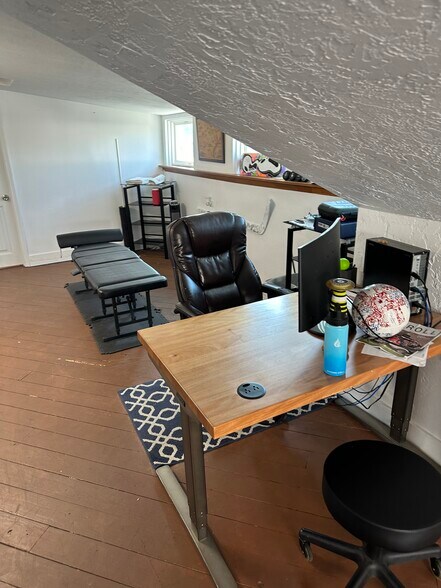 More Photos Of 2104 N Austin Ave, Georgetown Office For Sale