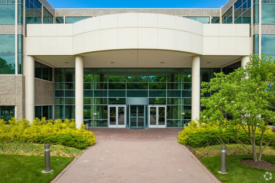 More Photos Of 120 Eagle Rock Ave, East Hanover Office For Lease