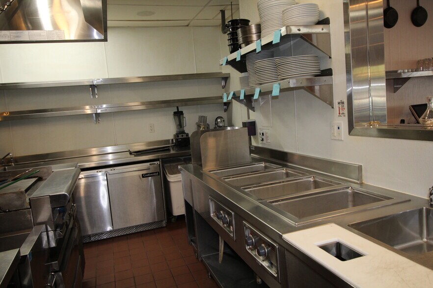 More Photos Of 8755-8757 Old Redwood Hwy, Windsor Hotel For Sale