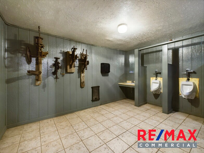 More Photos Of 214 Yellowstone Ave, Cody Bar For Sale