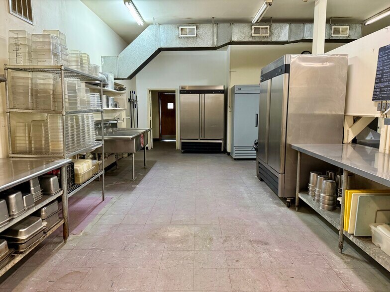 More Photos Of 33 N Washington St, Berkeley Springs Restaurant For Sale