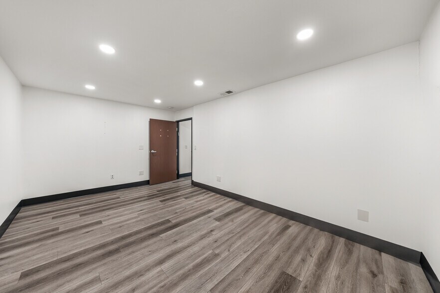 More Photos Of 23282 Peralta Dr, Laguna Hills Warehouse For Sale