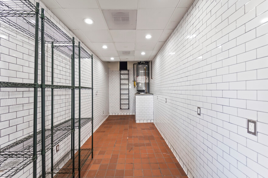 More Photos Of 11100 Downey Ave, Downey Restaurant For Sale