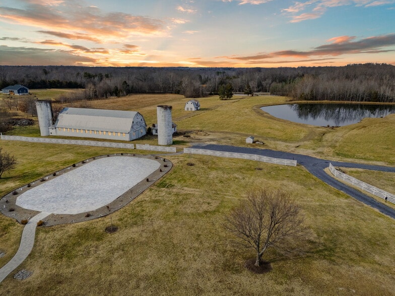 More Photos Of 54 Northfield Rd, Cumberland Specialty For Sale