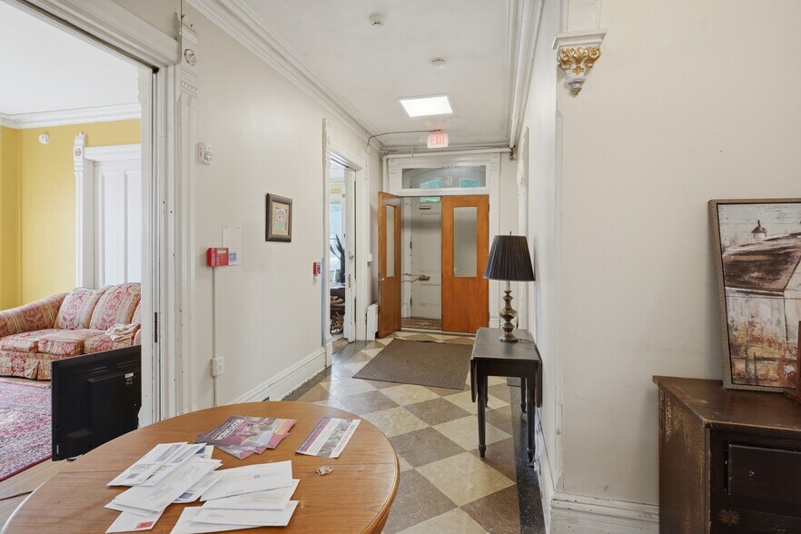 More Photos Of 40 S Hamilton St, Poughkeepsie Apartments For Sale