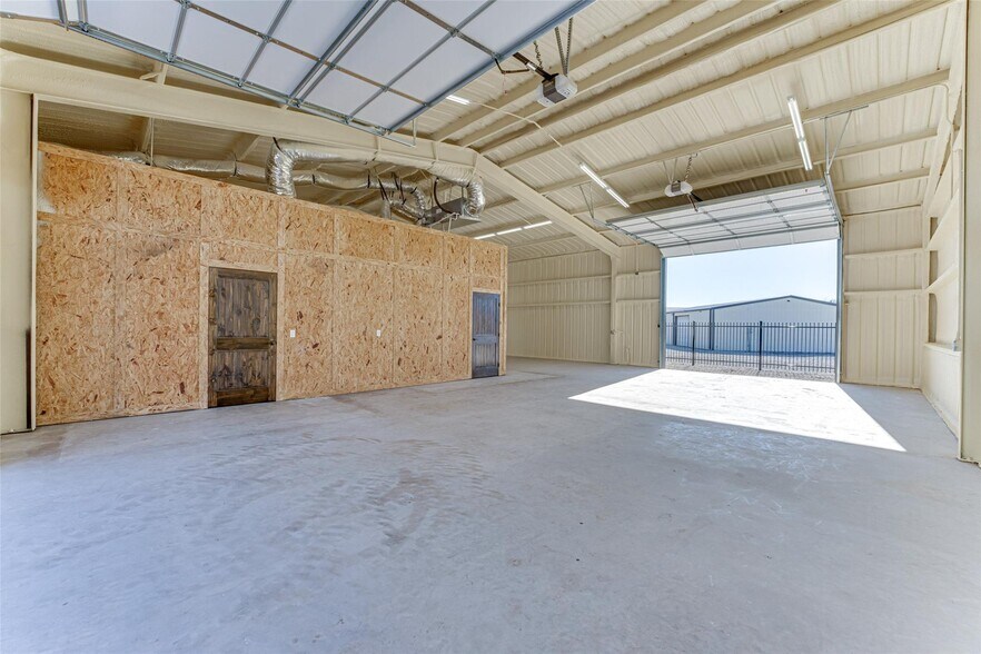 More Photos Of 3406 Interstate 30 W, Caddo Mills Flex For Lease