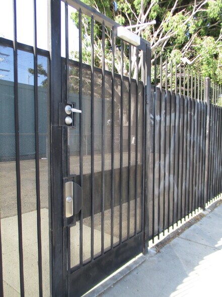 More Photos Of 9900-9904 S Central Ave, Los Angeles Schools For Lease