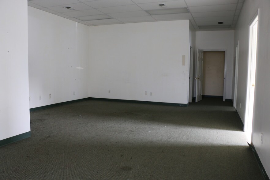 More Photos Of 1900 Morgantown Industrial Park Rd, Morgantown Warehouse For Sale