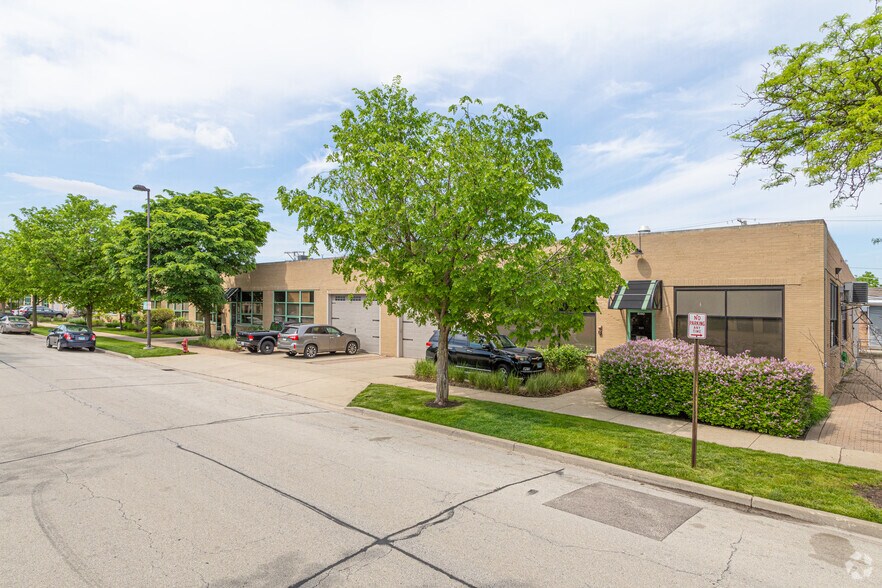 More Photos Of 8100-8142 Monticello Ave, Skokie Manufacturing For Lease