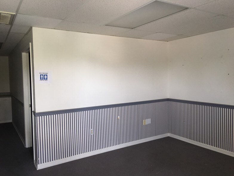 More Photos Of 27725 Old US Highway 41, Bonita Springs Office For Lease