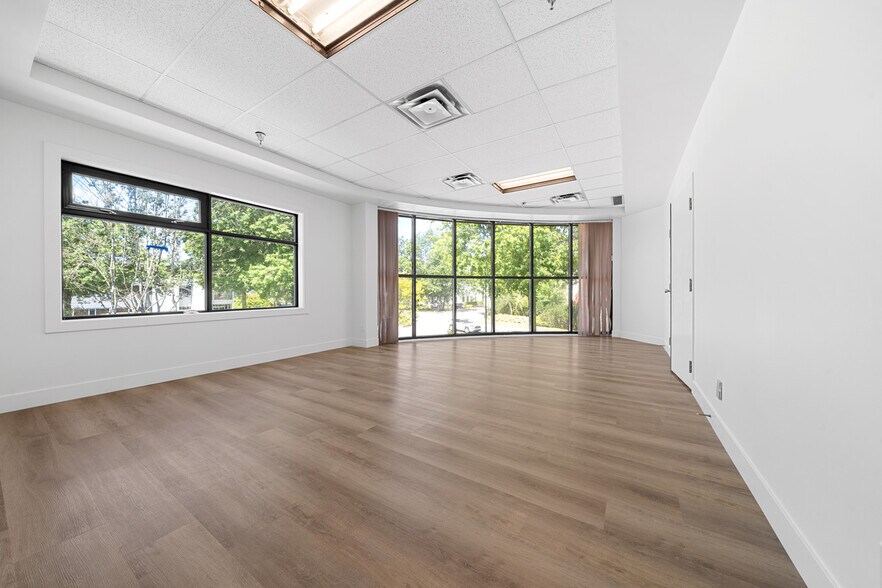 More Photos Of 8920 Fraserton Ct, Burnaby Warehouse For Lease