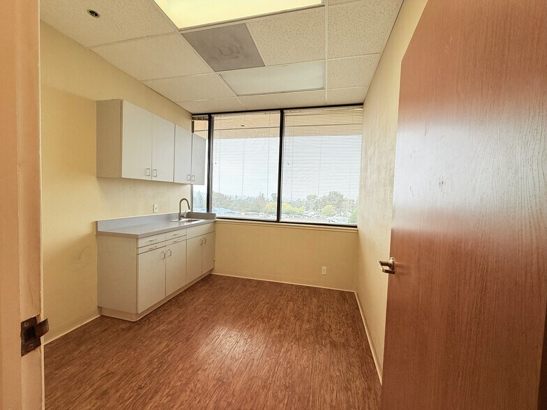 More Photos Of 127 Hospital Dr, Vallejo Medical For Lease