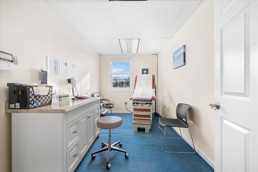 More Photos Of 620 Norwich New London Tpke, Uncasville Office For Lease