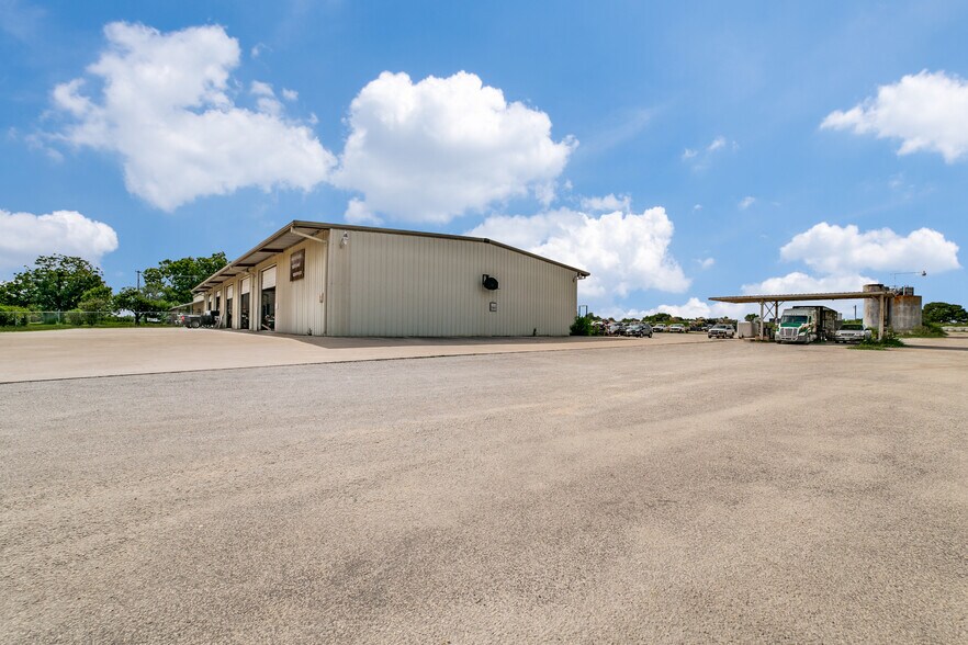 More Photos Of 14685 Old Frio City Rd, Lytle Warehouse For Sale