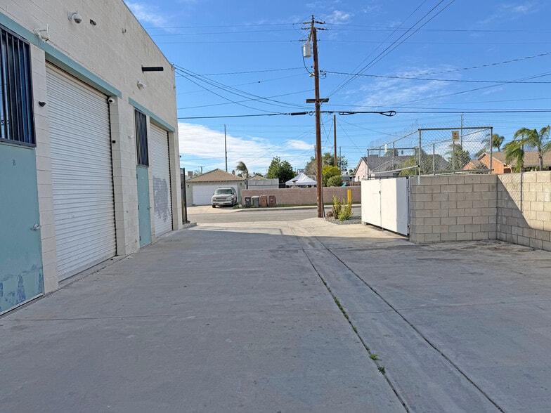 More Photos Of 299 W Olive St, Colton Freestanding For Lease