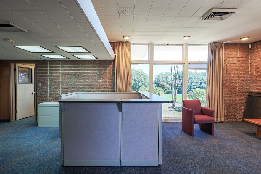 More Photos Of 971 E Broadway Ave, Atwater Office For Lease