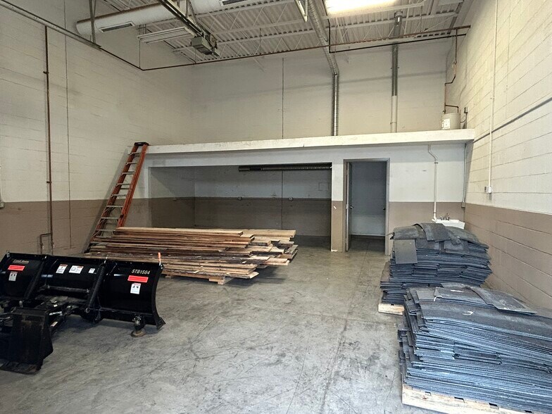More Photos Of 126 E Niagara St, Tonawanda Warehouse For Sale