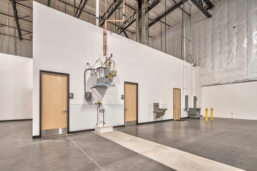 More Photos Of 9512 E Elliot Rd, Mesa Warehouse For Lease