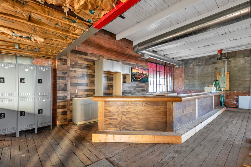 More Photos Of 2032 W 105th St, Cleveland Warehouse For Sale